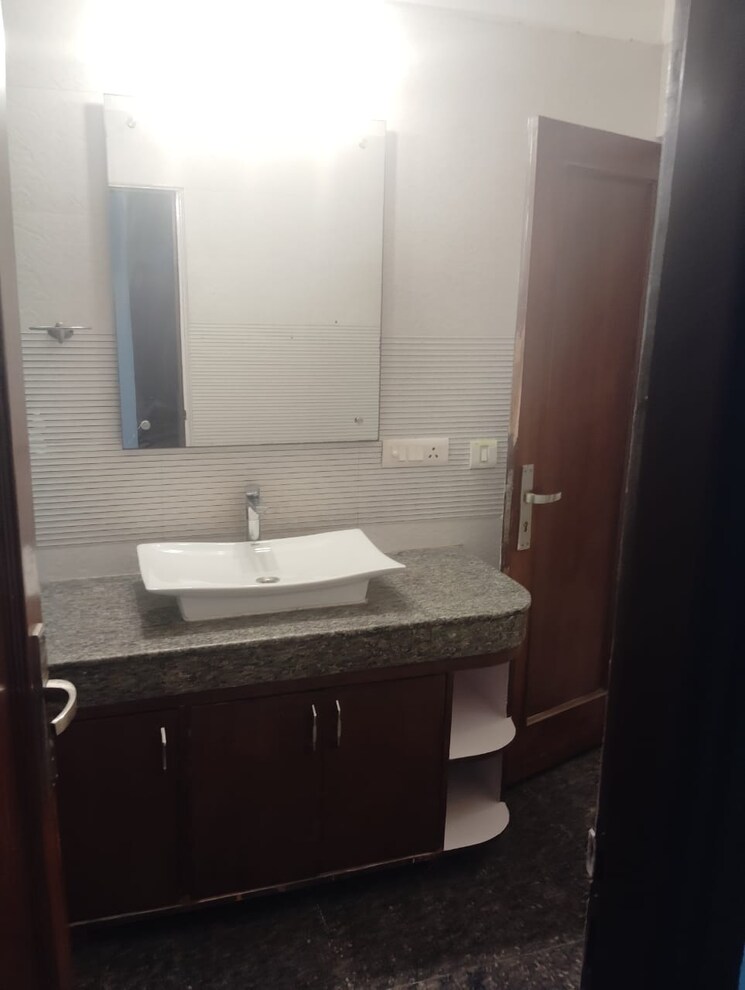 Bathroom, greater kailash part 3 3 Bedroom 2000 Sq.Ft. Builder Floor In Greater Kailash Part 3 Delhi 9494519