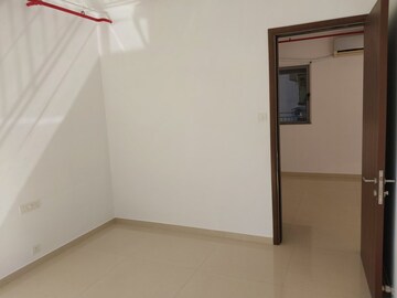 Room in 3 BHK Builder Floor at Agile Sunrise, Kolshet Road – for Rent