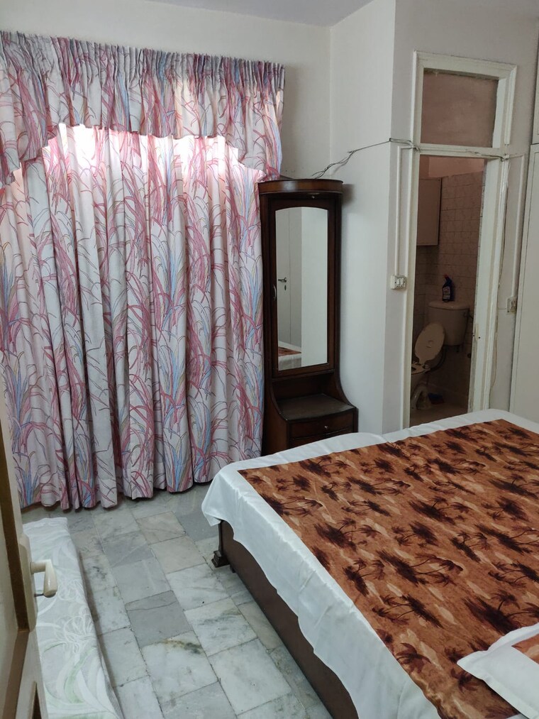 Bedroom, new friends colony 4 Bedroom 500 Sq.Yd. Builder Floor In New Friends Colony Delhi 9494540