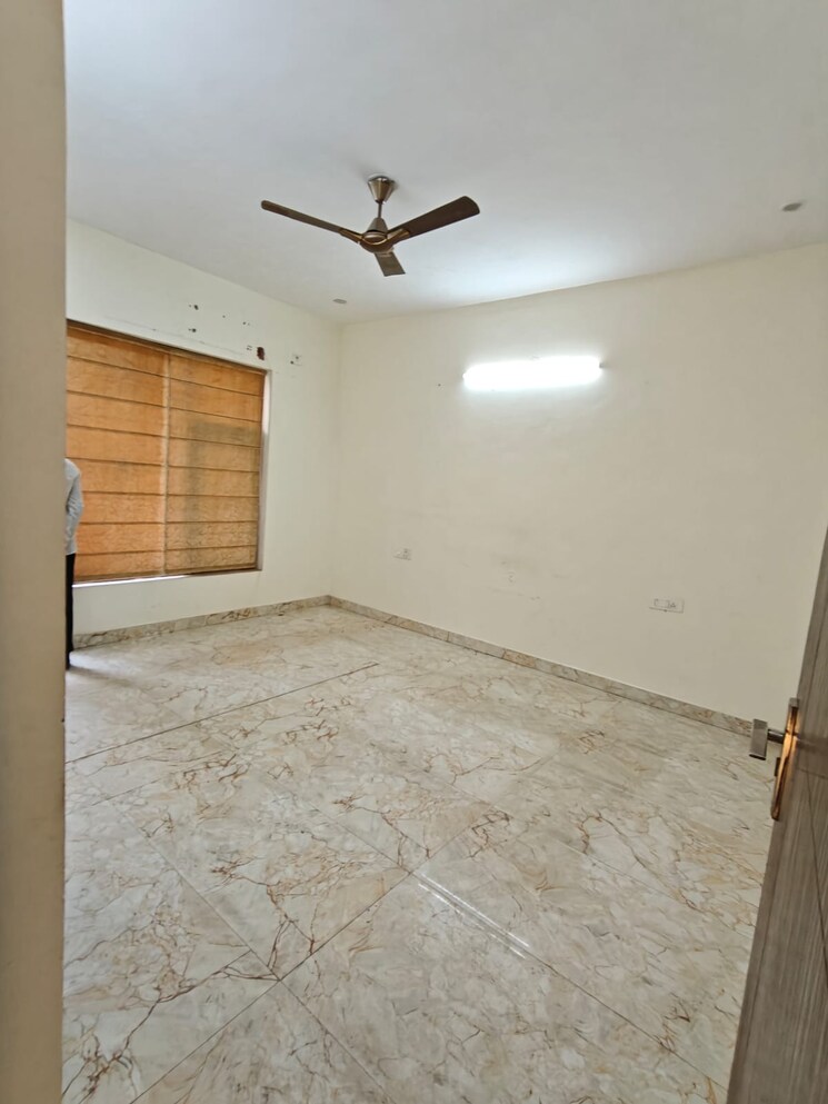 Room, sector 40 3 Bedroom 2700 Sq.Ft. Independent House In Sector 40 Gurgaon 9494592