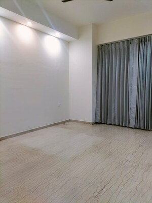 Room in 4 BHK Apartment at Mahagun Mezzaria, Sector 78 – for Rent