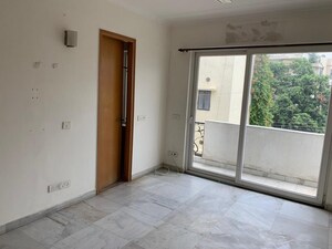 Room in 1 BHK Builder Floor at Sector 52 – for Rent
