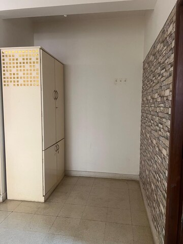 Room in 3 BHK Apartment at Victoria Layout – for Rent