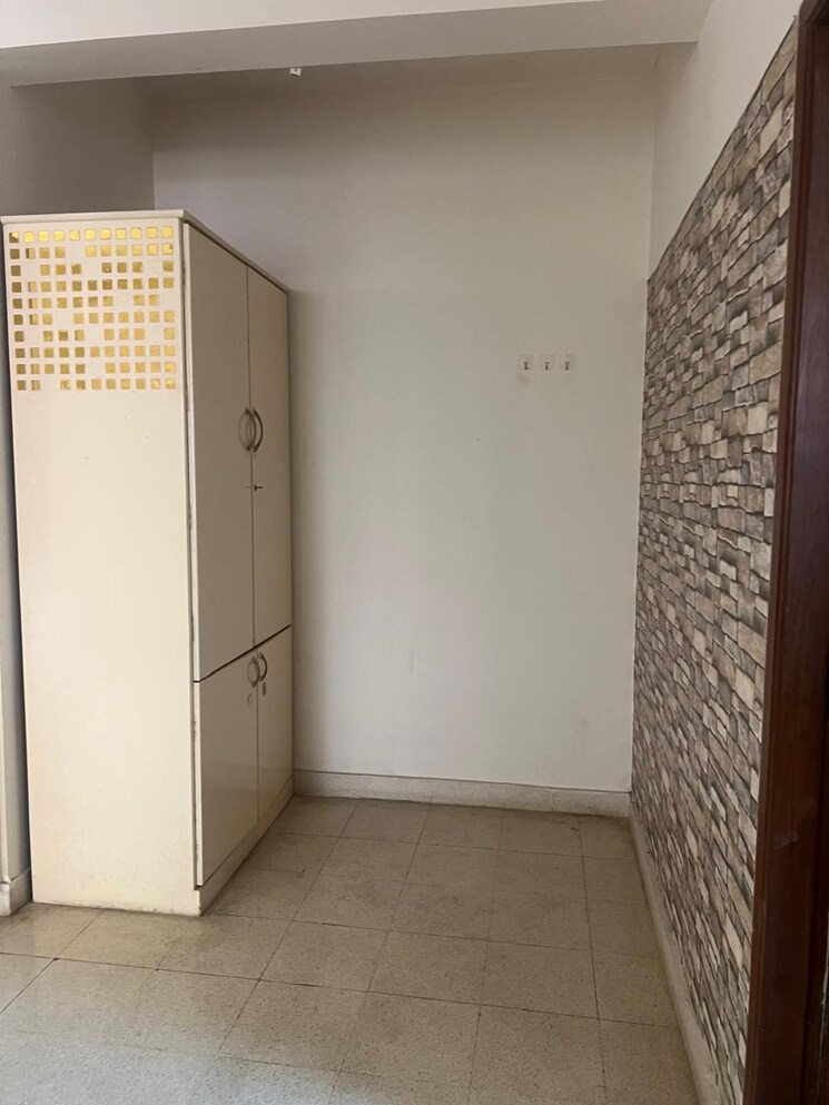 Room, victoria layout 3 Bedroom 2600 Sq.Ft. Apartment In Victoria Layout Bangalore 9494596