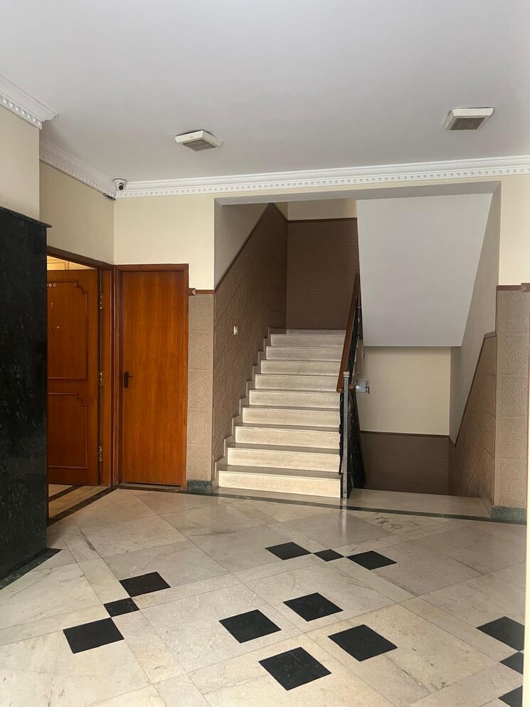 Room, victoria layout 3 Bedroom 2600 Sq.Ft. Apartment In Victoria Layout Bangalore 9494596