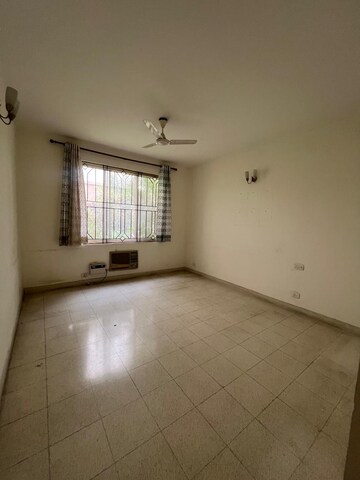 Room in 3 BHK Apartment at Victoria Layout – for Rent