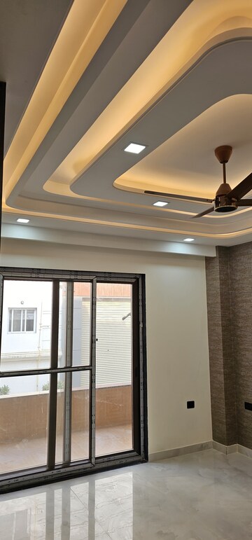 Room in 4 BHK Builder Floor at Sector 89 – for Sale