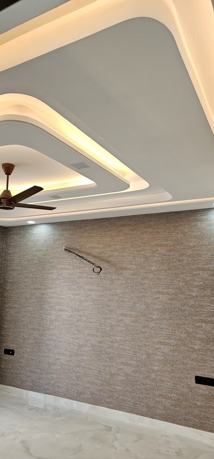 Room, sector 89 4 Bedroom 350 Sq.Yd. Builder Floor In Sector 89 Faridabad 9494681