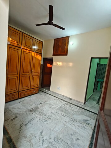 Room in 3 BHK Independent House at Sector 40 – for Rent