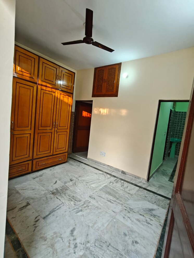 Room, sector 40 3 Bedroom 2500 Sq.Ft. Independent House In Sector 40 Gurgaon 9494725