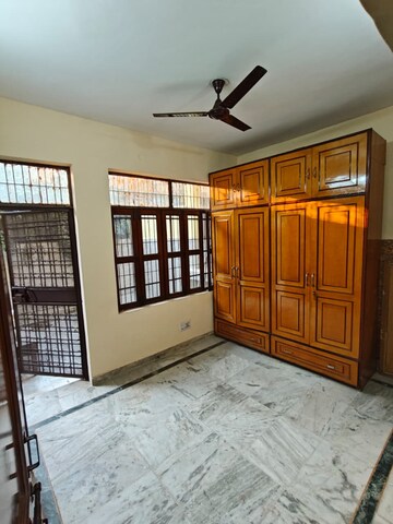 Room in 3 BHK Independent House at Sector 40 – for Rent