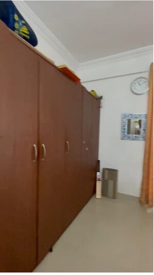 Bedroom in 3.5 BHK Apartment at Chembur – for Rent