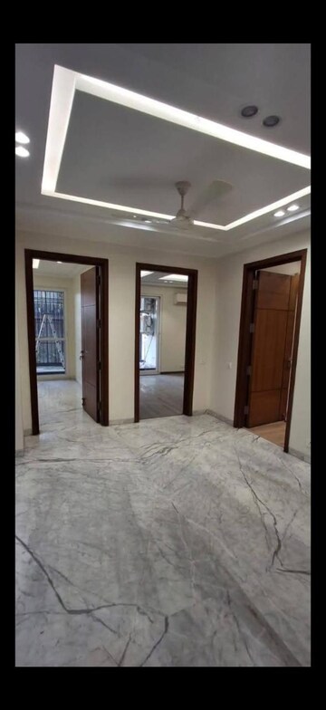 Room in 4 BHK Builder Floor at Greater Kailash ii – for Rent