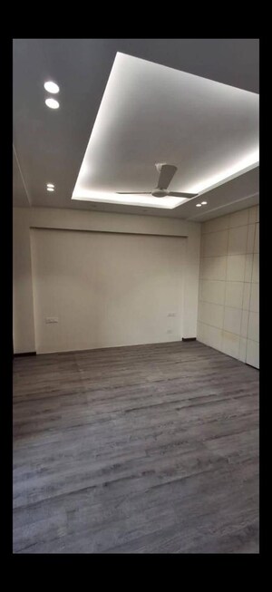 Room in 4 BHK Builder Floor at Greater Kailash ii – for Rent