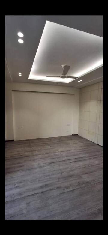 Room in 4 BHK Builder Floor at Greater Kailash ii – for Rent