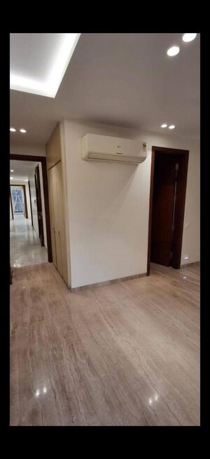 Room in 4 BHK Builder Floor at Greater Kailash ii – for Rent