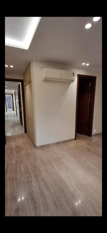 Room in 4 BHK Builder Floor at Greater Kailash ii – for Rent