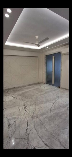 Room in 4 BHK Builder Floor at Greater Kailash ii – for Rent