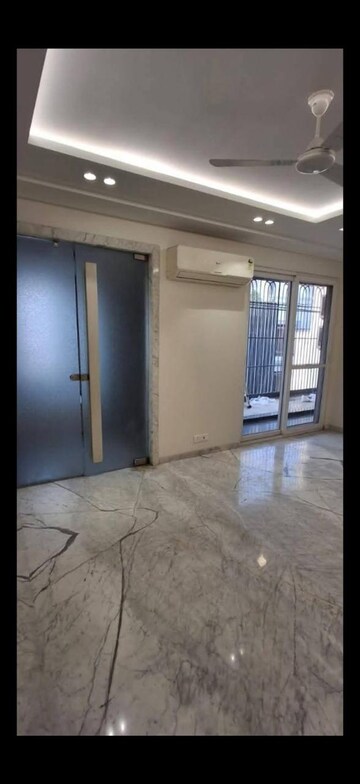 Room in 4 BHK Builder Floor at Greater Kailash ii – for Rent