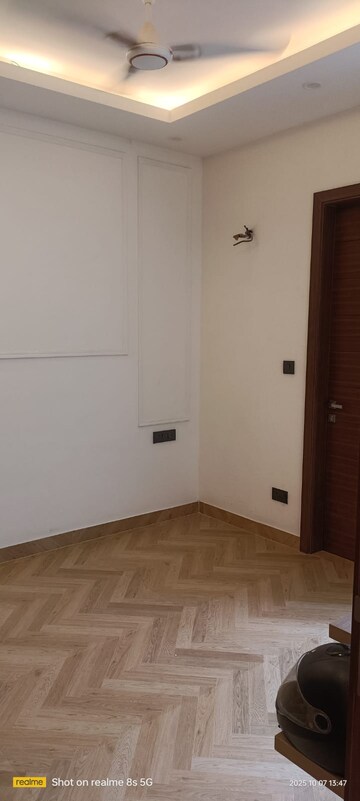 Room in 3.5 BHK Builder Floor at Raj One Good Earth, Sector 71 – for Sale