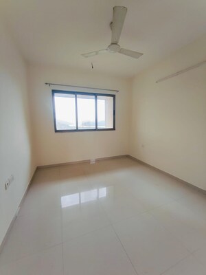 Room in 1 BHK Apartment at Mahavir Kalpavruksha, Ghodbunder Road – for Rent