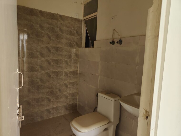 Bathroom, suncity-avenue-102 2 Bedroom 632 Sq.Ft. Apartment In Sector 102 Gurgaon 9494904