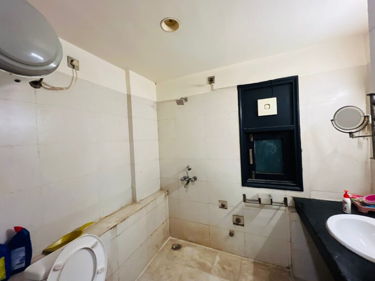 Bathroom, rps-savana 3 Bedroom 1416 Sq.Ft. Apartment In Sector 88 Faridabad 9494951