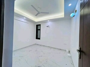 Room in 3 BHK Builder Floor at Saket – for Rent