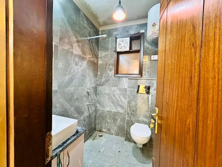 Bathroom, saket 3 Bedroom 1250 Sq.Ft. Builder Floor In Saket Delhi 9495010