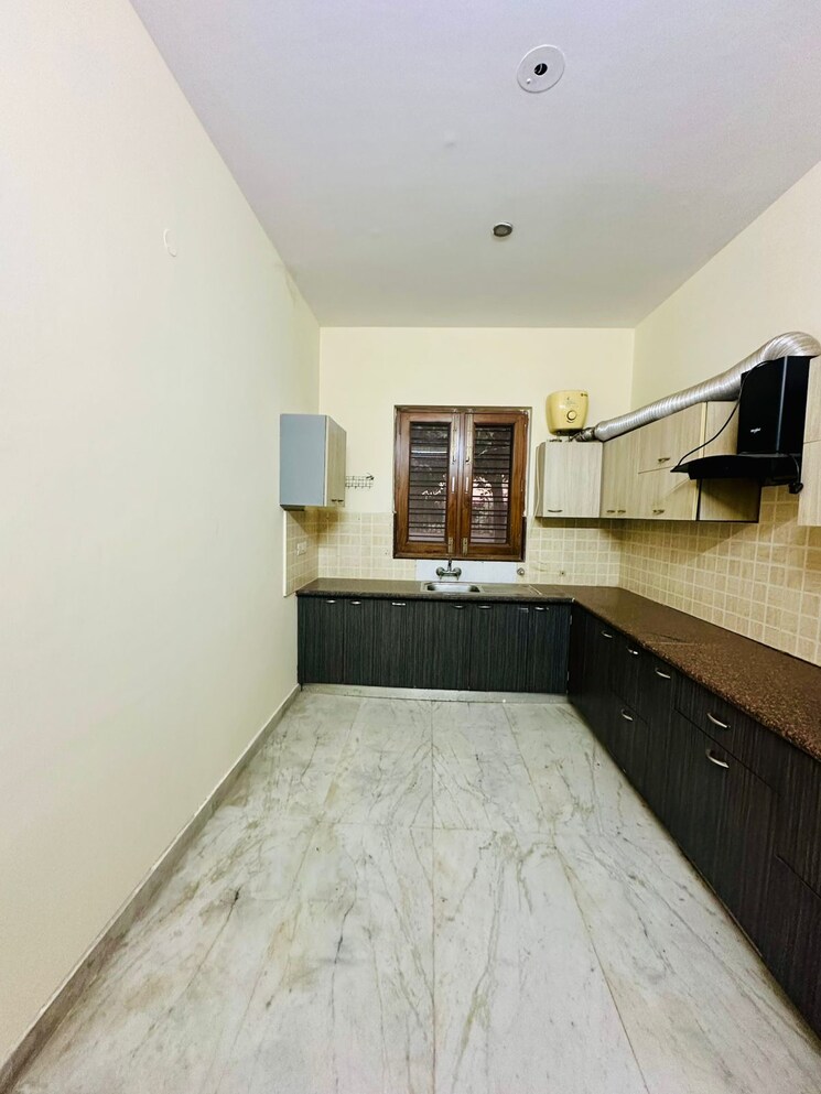 Kitchen, dlf-cyber-city 3 Bedroom 316 Sq.Yd. Builder Floor In Sector 24 Gurgaon 9495017