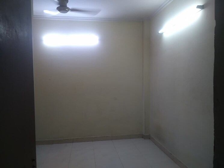 Room, east of kailash 1 Bedroom 11 Sq.Yd. Builder Floor In East Of Kailash Delhi 9495004