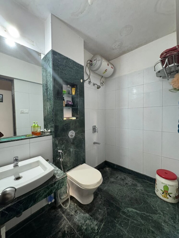 Bathroom, wafa-park 2 Bedroom 920 Sq.Ft. Apartment In Mumbra Thane 9494804