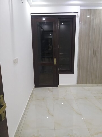 Furnished Amenities in 3 BHK Builder Floor at Sargaasan – for Sale