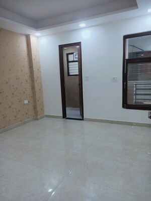Room in 3 BHK Builder Floor at Amolik Residency, Sector 86 – for Sale