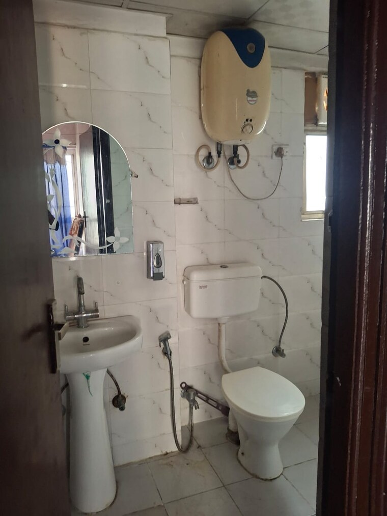 Bathroom, ajnara-homes 2 Bedroom 880 Sq.Ft. Apartment In Sector 16b Greater Noida Greater Noida 9495092