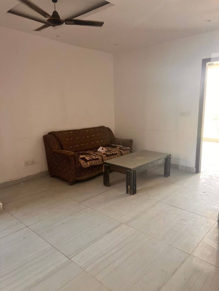 Living Room, pir machalla 3 Bedroom 1200 Sq.Ft. Apartment In Pir Machalla Zirakpur 9495096