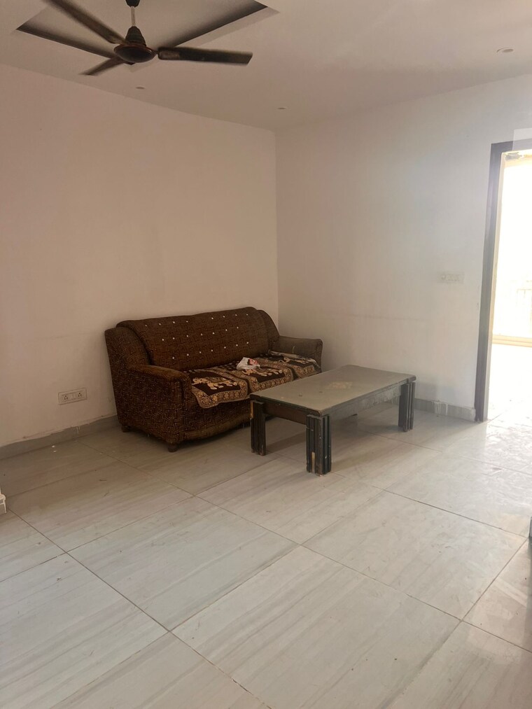 Living Room, pir machalla 3 Bedroom 1200 Sq.Ft. Apartment In Pir Machalla Zirakpur 9495096