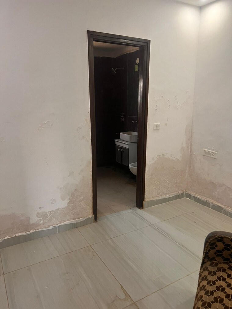 Room, pir machalla 3 Bedroom 1200 Sq.Ft. Apartment In Pir Machalla Zirakpur 9495096
