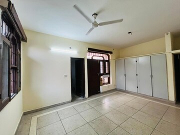 Room in 2 BHK Independent House at Krishna Palace Faridabad, Sector 15a – for Rent