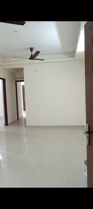 Room in 2 BHK Apartment at Gaur City 2 - 12th Avenue, Sector 16c Greater Noida – for Rent