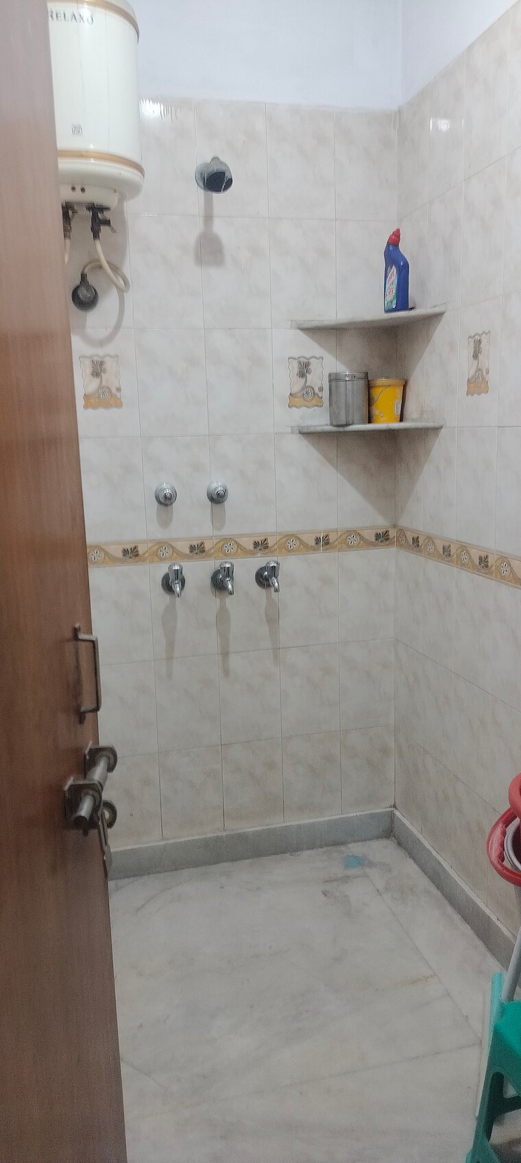 Bathroom, janakpuri 2 Bedroom 800 Sq.Ft. Apartment In Janakpuri Delhi 9495307