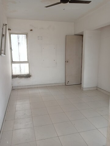 Room in 2 BHK Apartment at Sunshine Enclave New Town, New Town – for Rent