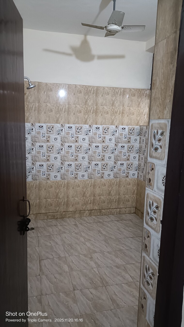 Bathroom, ashoka-enclave-3 3 Bedroom 300 Sq.Yd. Builder Floor In Sector 35 Faridabad 9495350