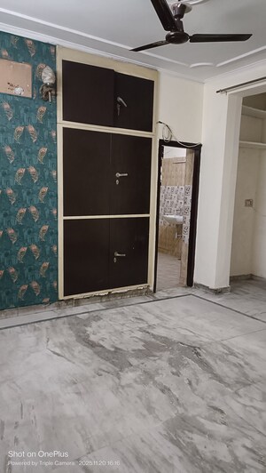 Room in 3 BHK Builder Floor at Ashoka Enclave 3, Sector 35 – for Rent