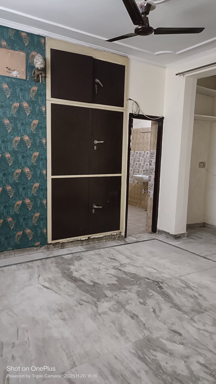 Room, ashoka-enclave-3 3 Bedroom 300 Sq.Yd. Builder Floor In Sector 35 Faridabad 9495350