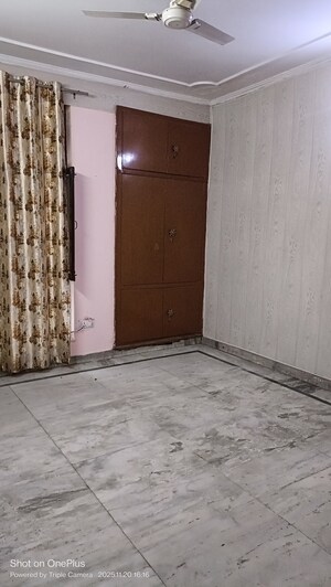 Room in 3 BHK Builder Floor at Ashoka Enclave 3, Sector 35 – for Rent