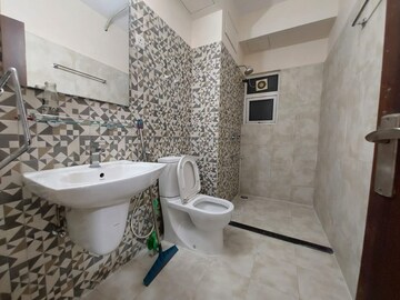 Bathroom in 3 BHK Apartment at Kundan Plaza, Chinar Park – for Rent