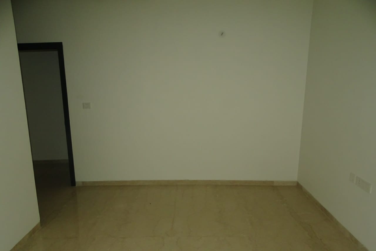 4 BHK + Servant Room Apartment For Sale in Oberoi Realty Esquire