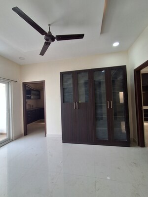 Room in 2 BHK Apartment at Kondapur – for Rent