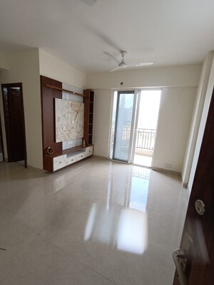 Room in 3 BHK Apartment at Signature Global Prime, Sector 63a – for Rent